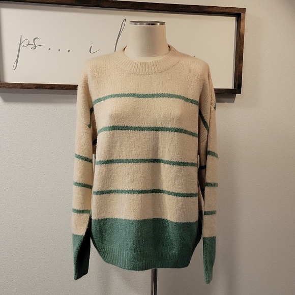 NWOT, Lush "oversized" Sweater - Picture 1 of 13